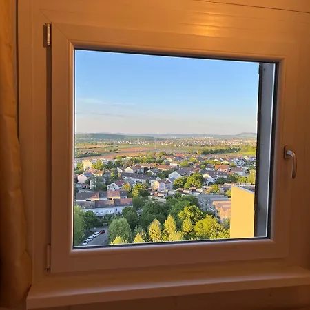 Zimmer Stuttgart ホームステイ *